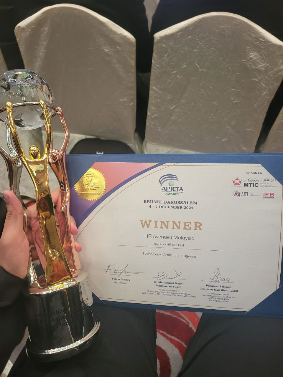 myQuickHR receiving APICTA 2024 award